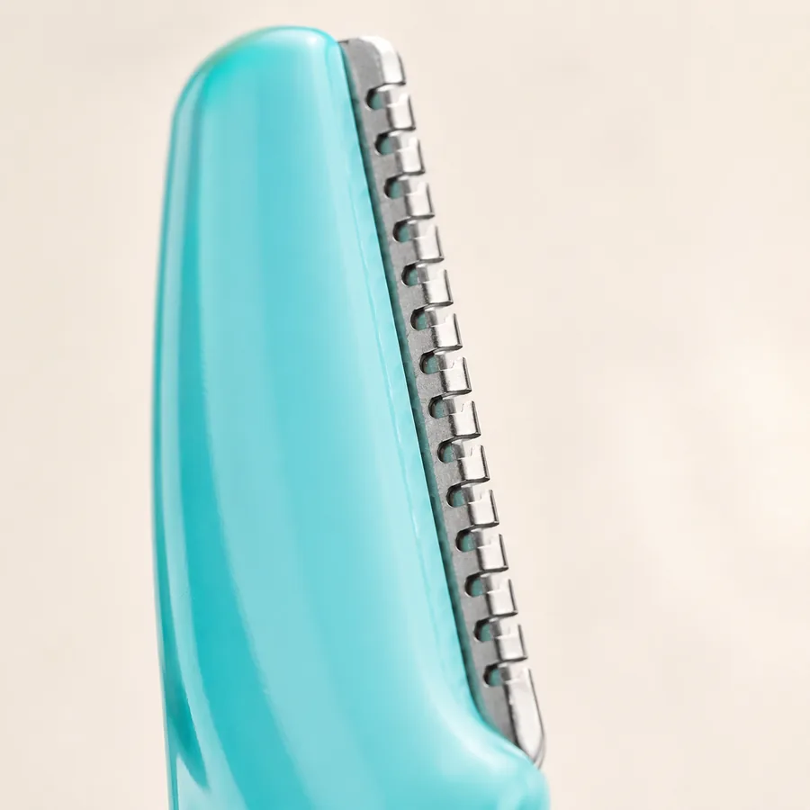Close-up of the safety guard along a Peachly blade