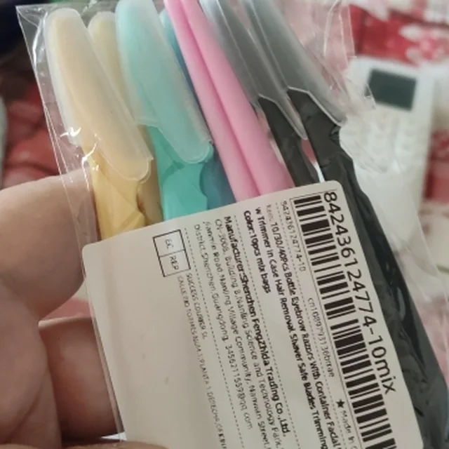 Peachly dermaplane razor photographed by a verified buyer